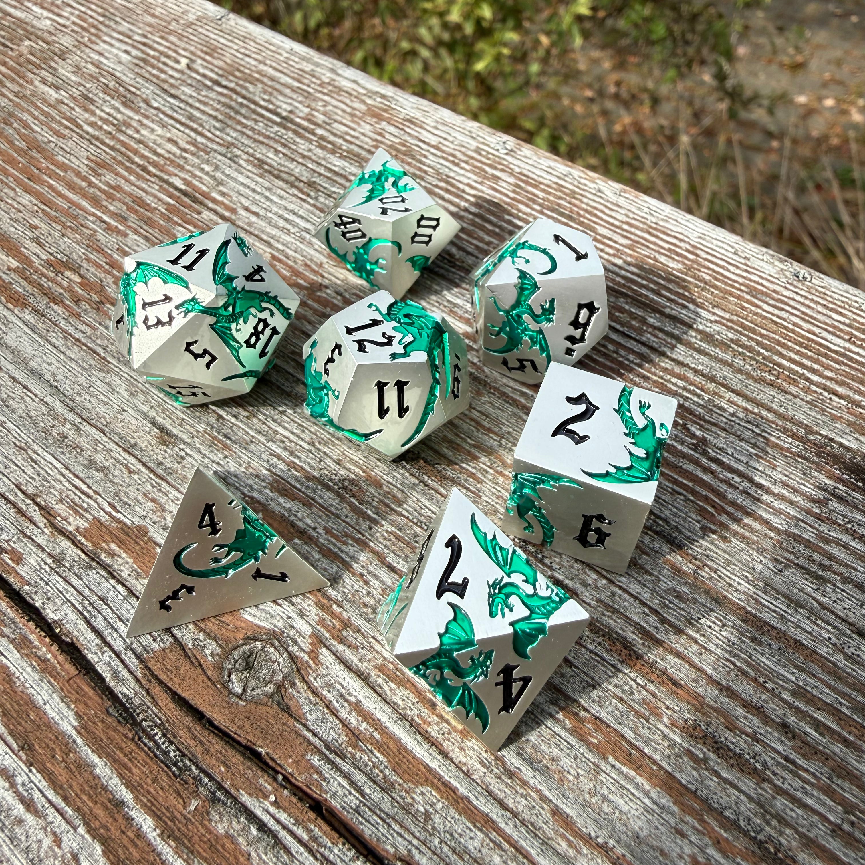 Sceau du Wyrm d'Émeraude – Ensemble de dés en métal