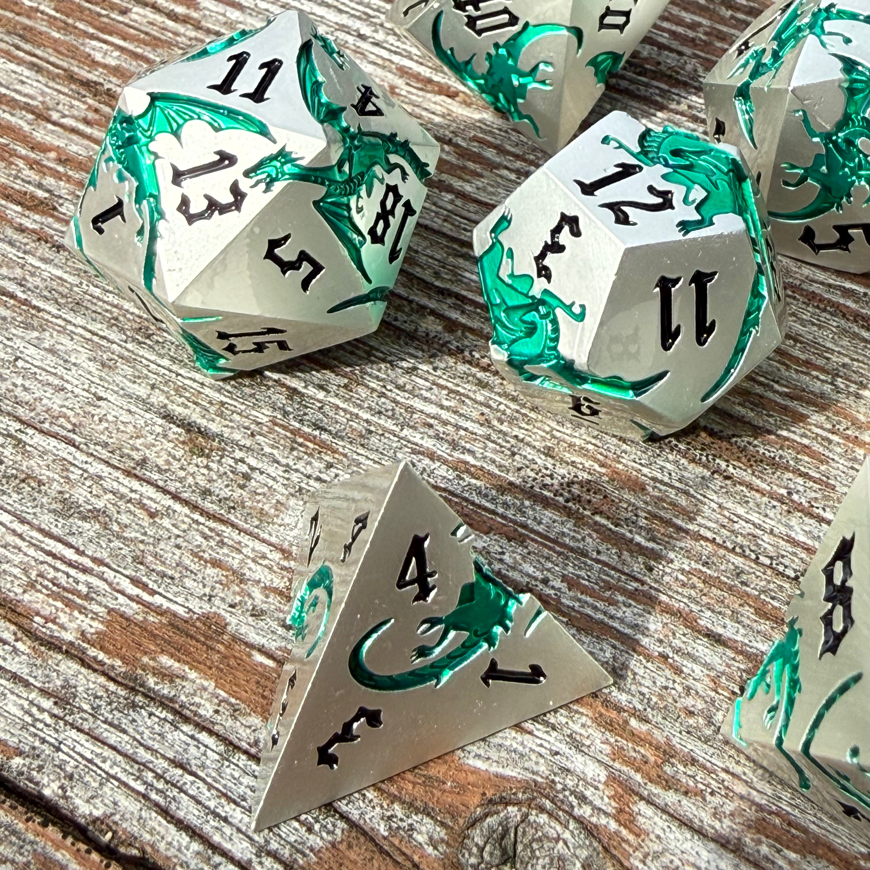 Sceau du Wyrm d'Émeraude – Ensemble de dés en métal