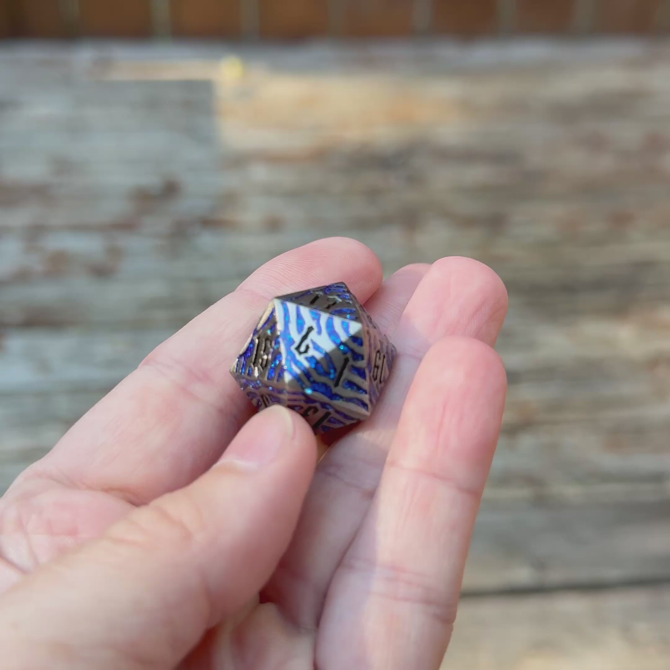 Stormfang – Jeu de dés en métal rayé Tigre