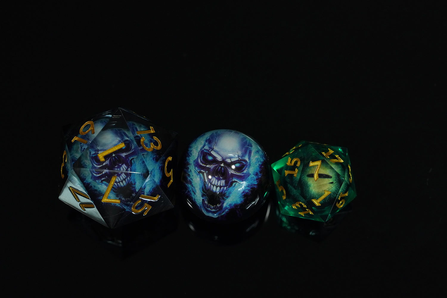 Frostfire Skull Colossus - Jumbo D20 (33mm)