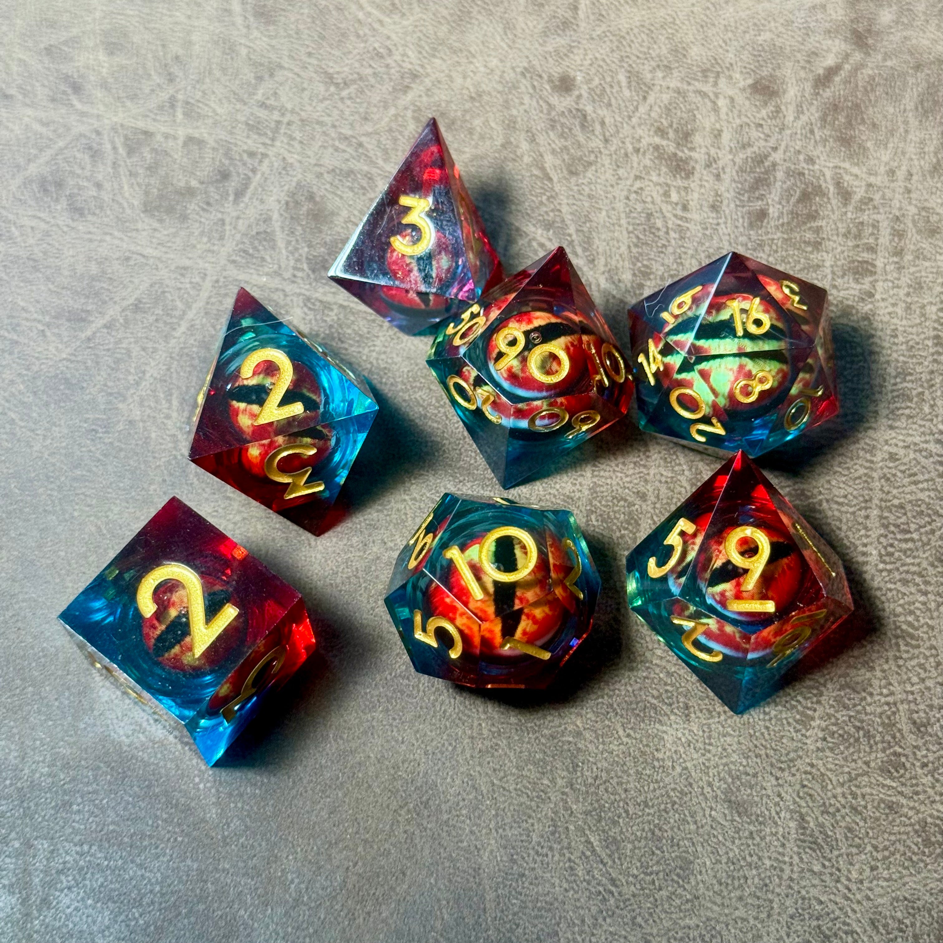 Emberstorm Dragon's Gaze – Ensemble de dés à noyau liquide