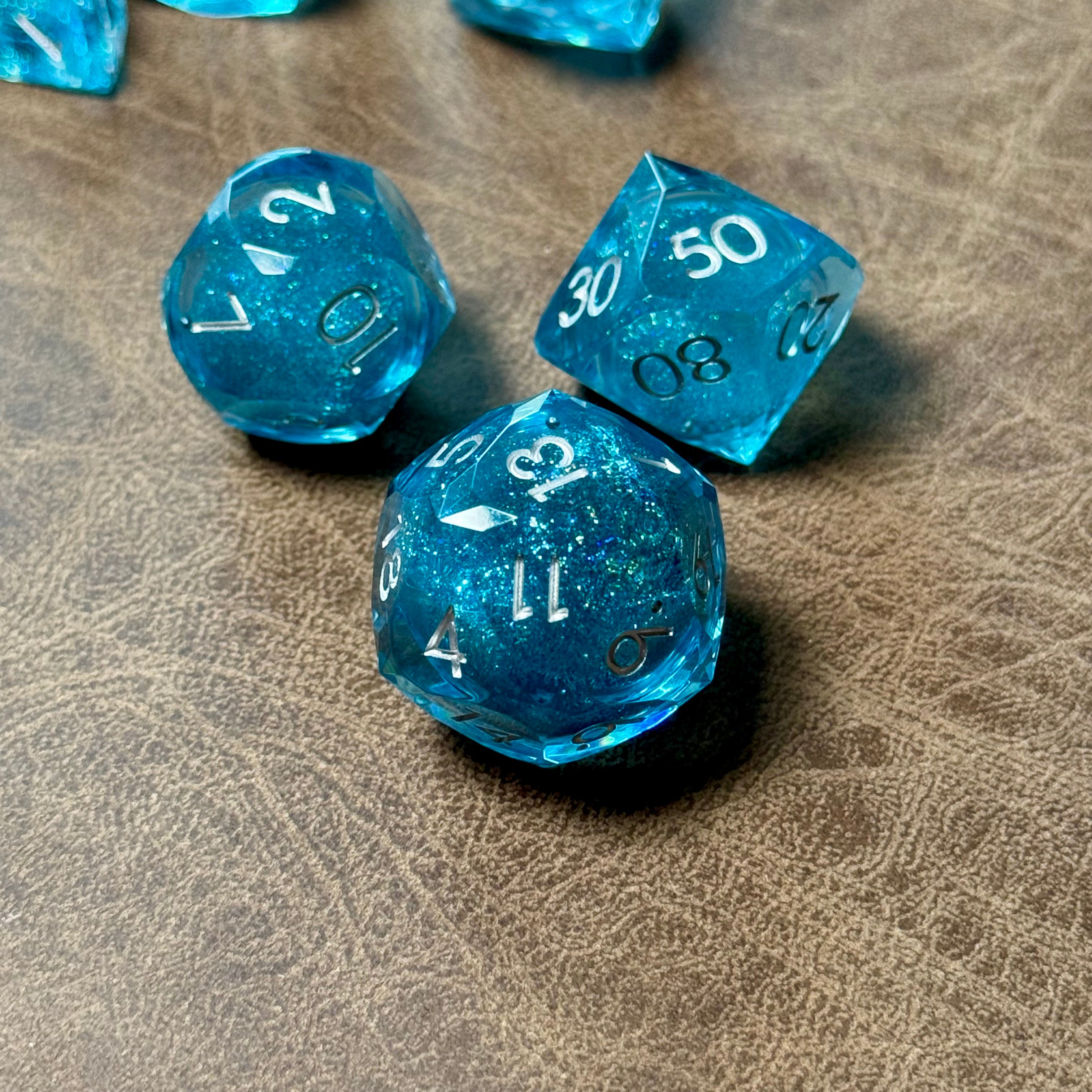 Glacier Tide – Diamond-Edge Liquid Core Dice Set