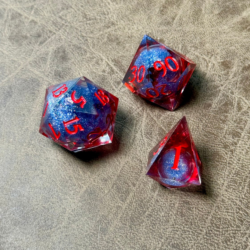 Mascarade Cramoisie – Set de dés à cœur liquide