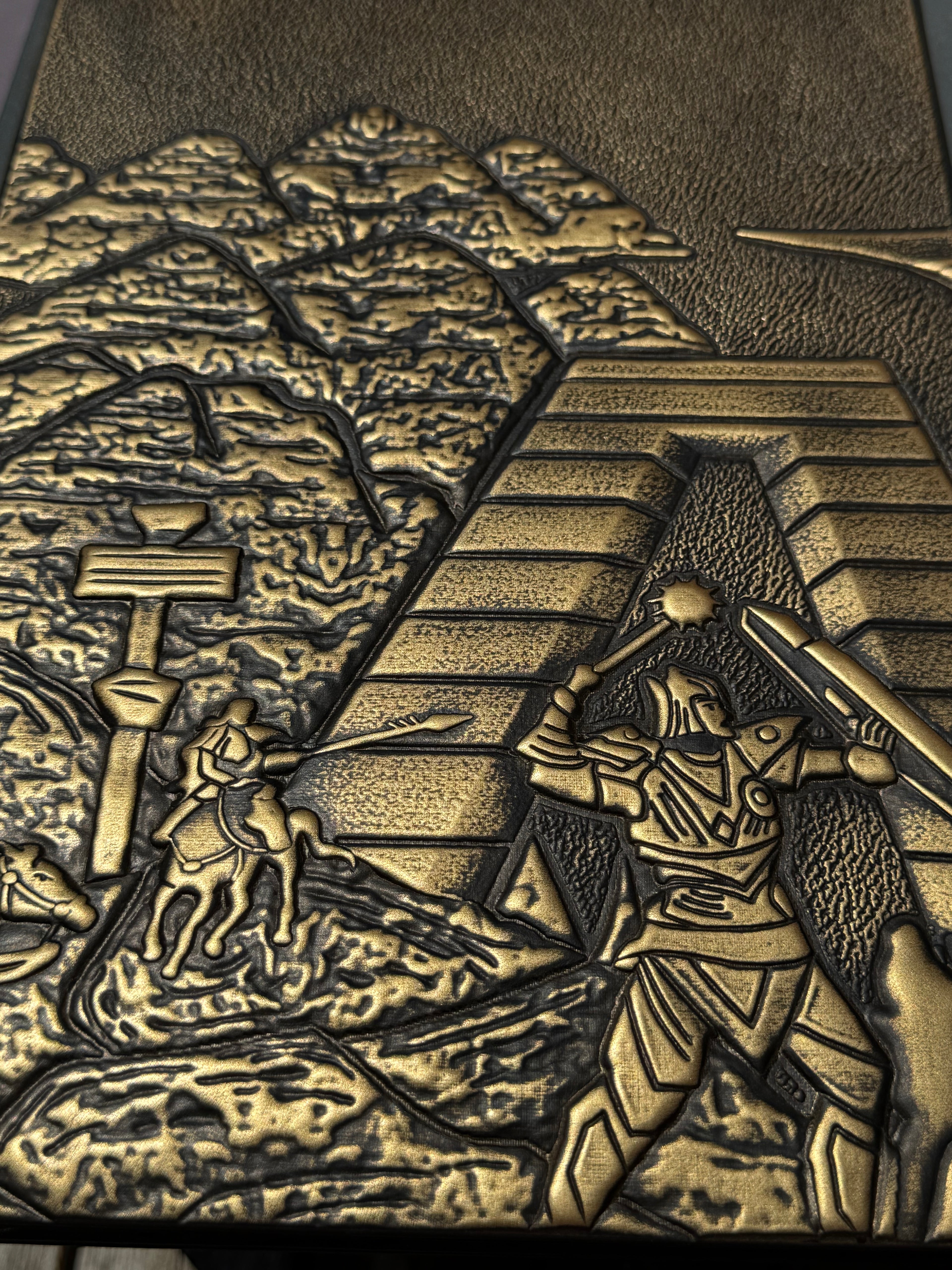 IceForge Dice Canada - Dragon's Hoard Embossed DM Screen