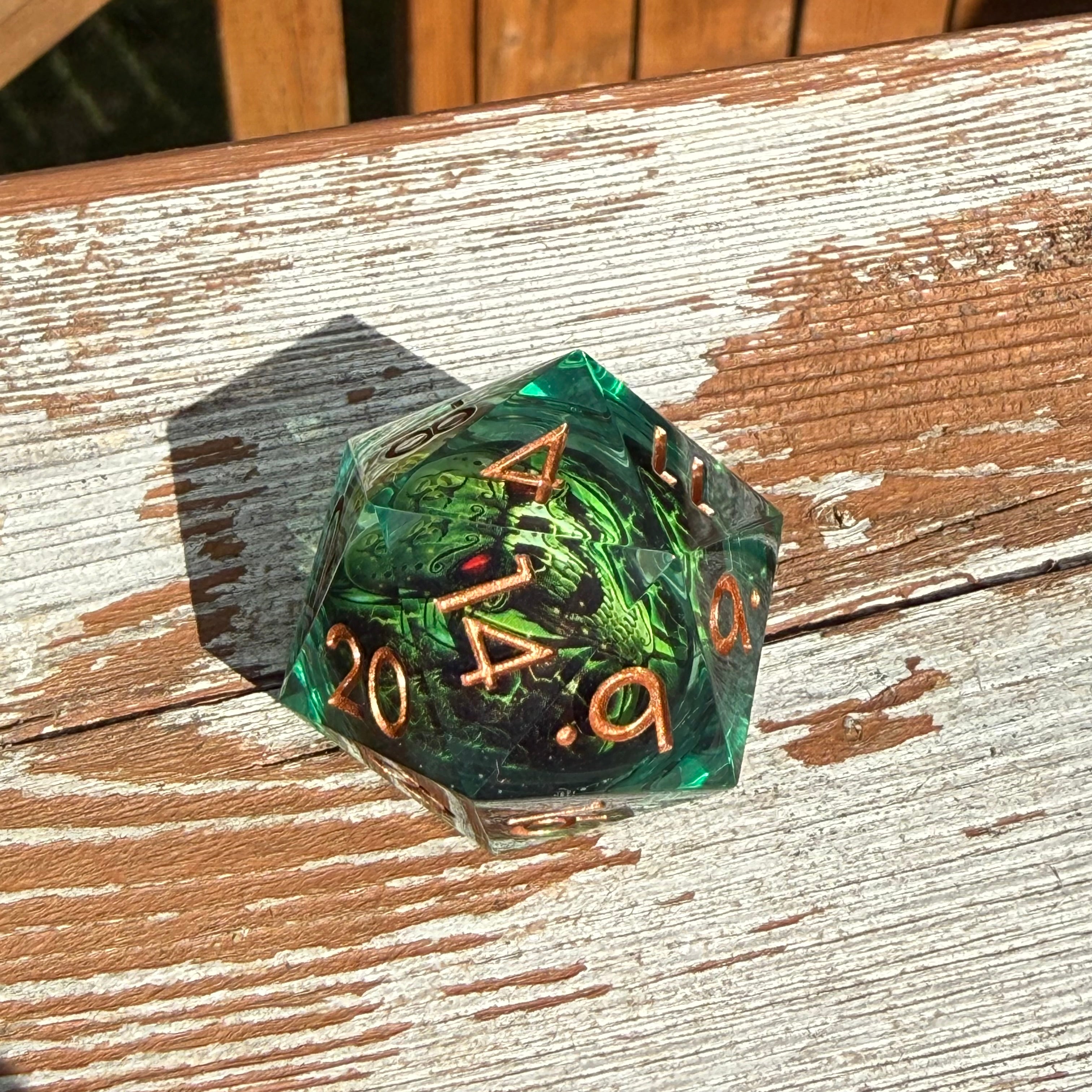 Toxic Skull Colossus - Jumbo D20 (33mm)