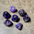 Whispercrystal – Jeu de dés en améthyste taillée en diamant