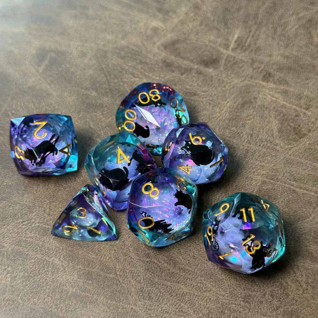 Familiar Whiskers – Aurora Prowl Diamond-Edge Liquid-Core Dice Set