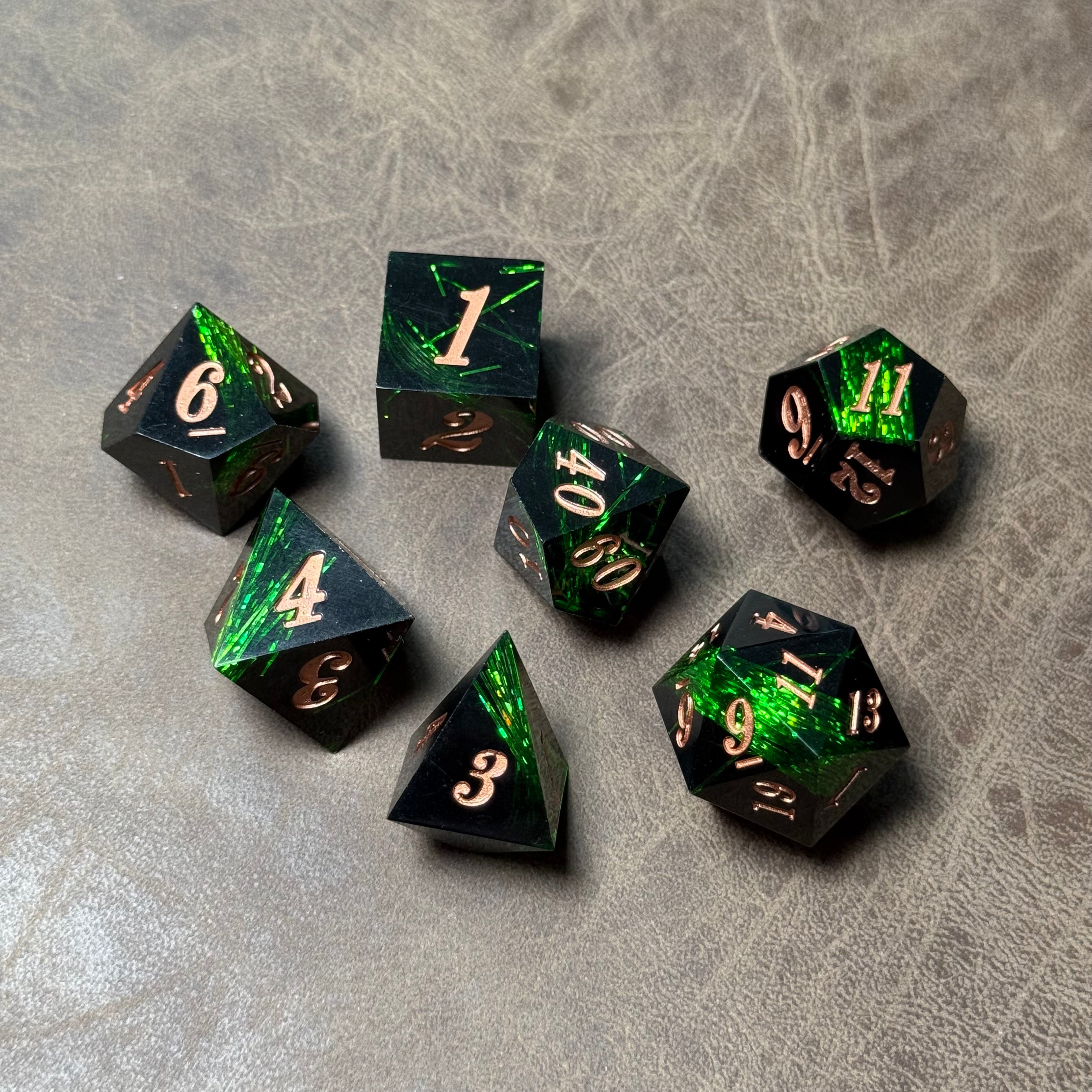 Verdant Thorn – Sharp Edge Resin Dice Set