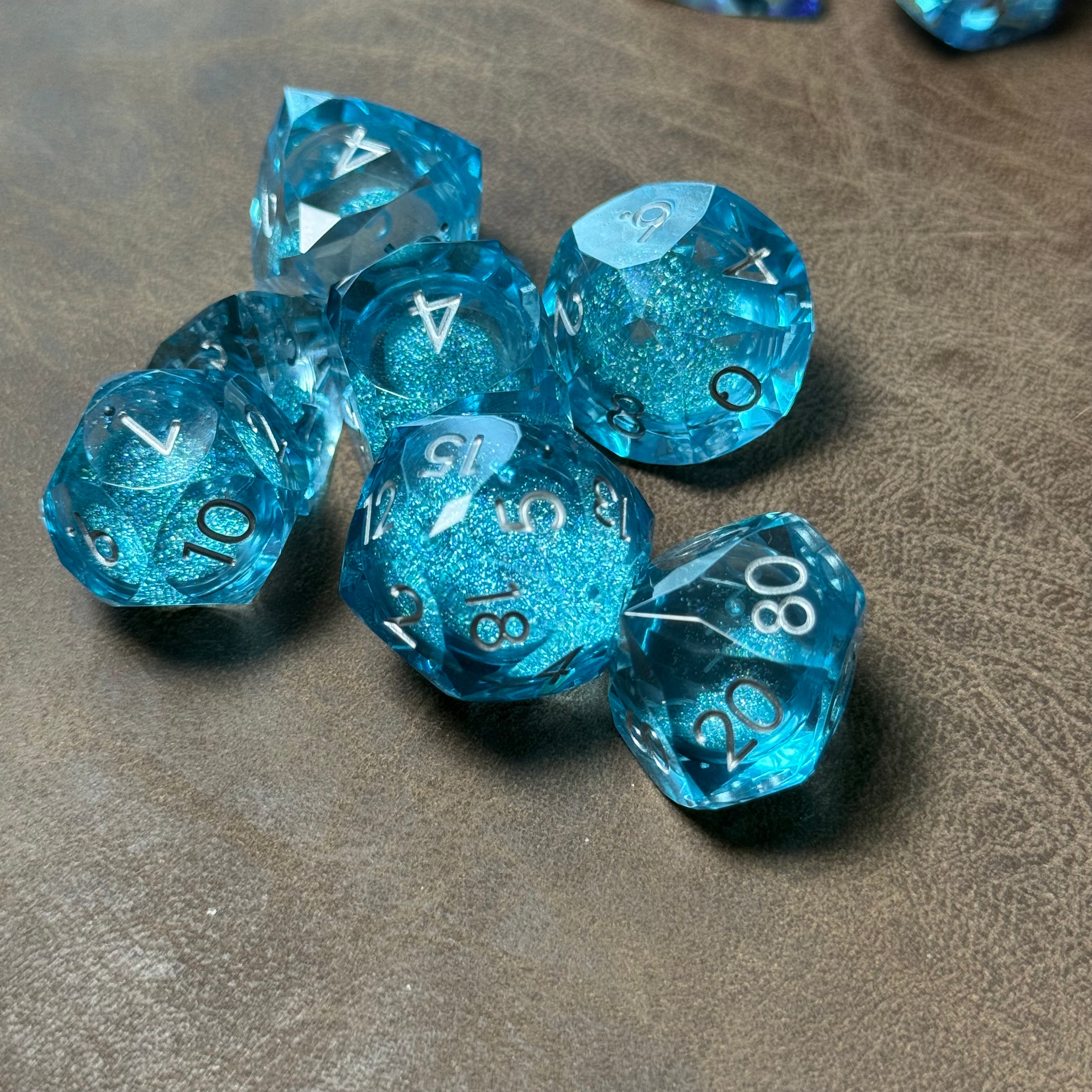 Glacier Tide – Diamond-Edge Liquid Core Dice Set