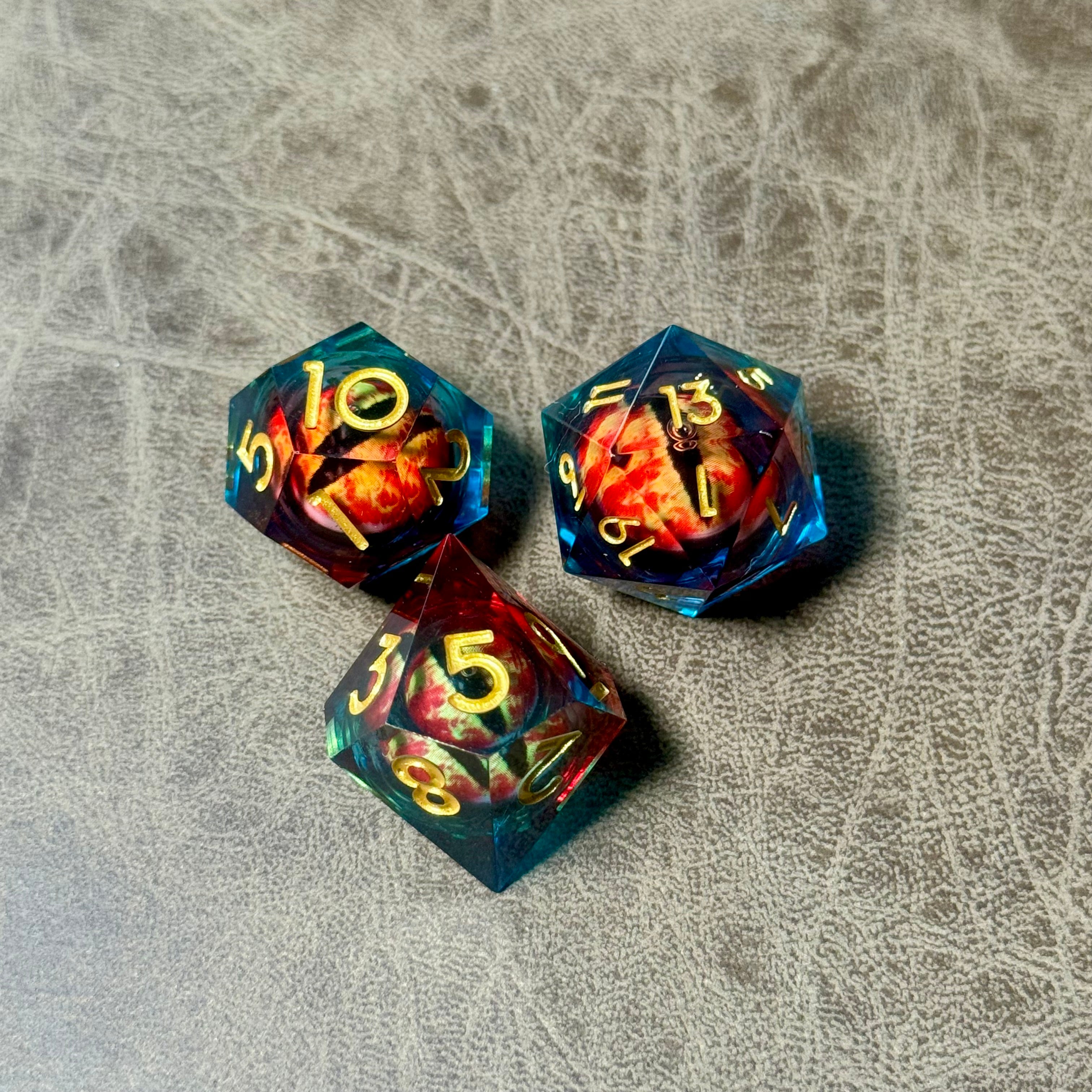 Emberstorm Dragon's Gaze – Ensemble de dés à noyau liquide