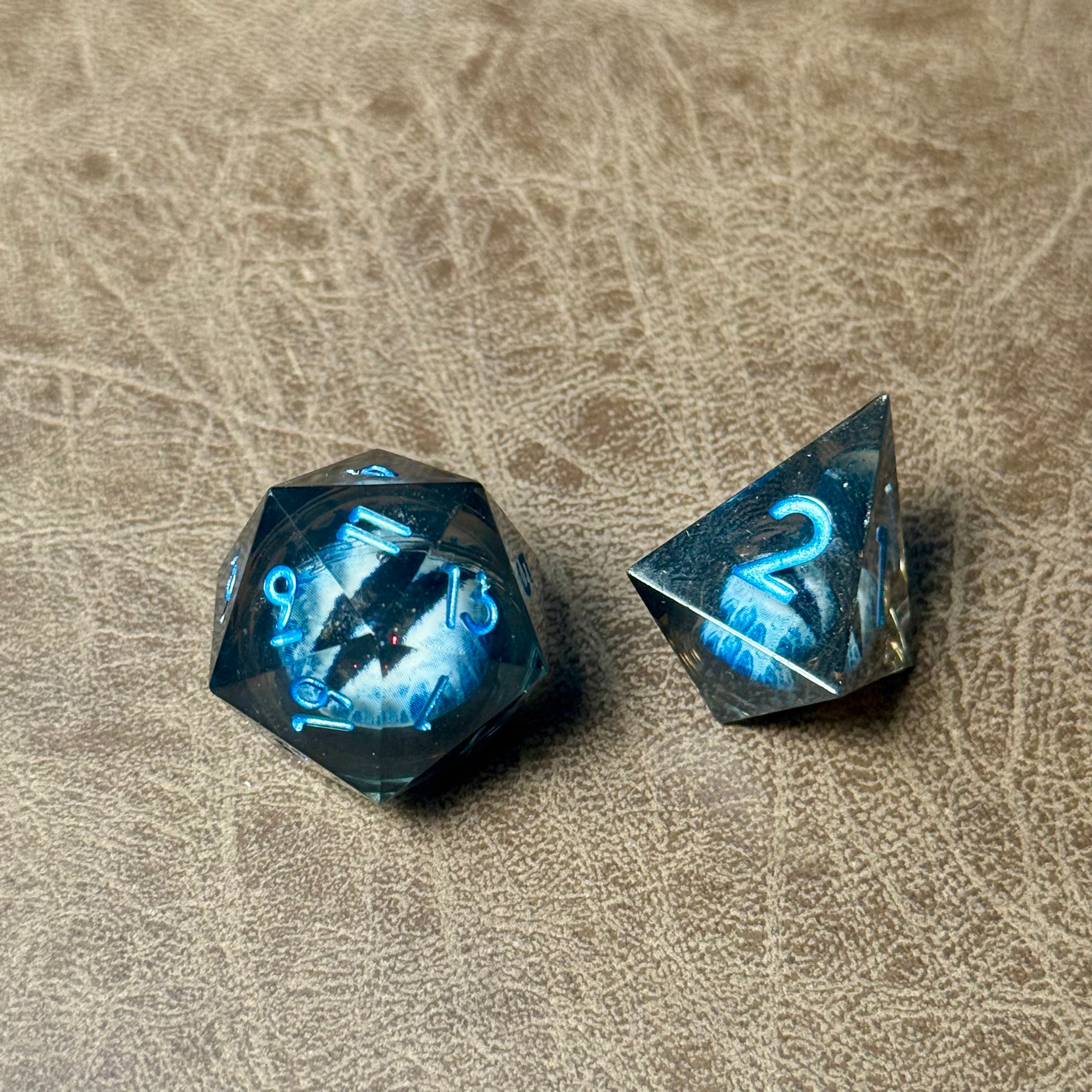 Ensemble de dés à noyau liquide Frostbound Dragon's Gaze