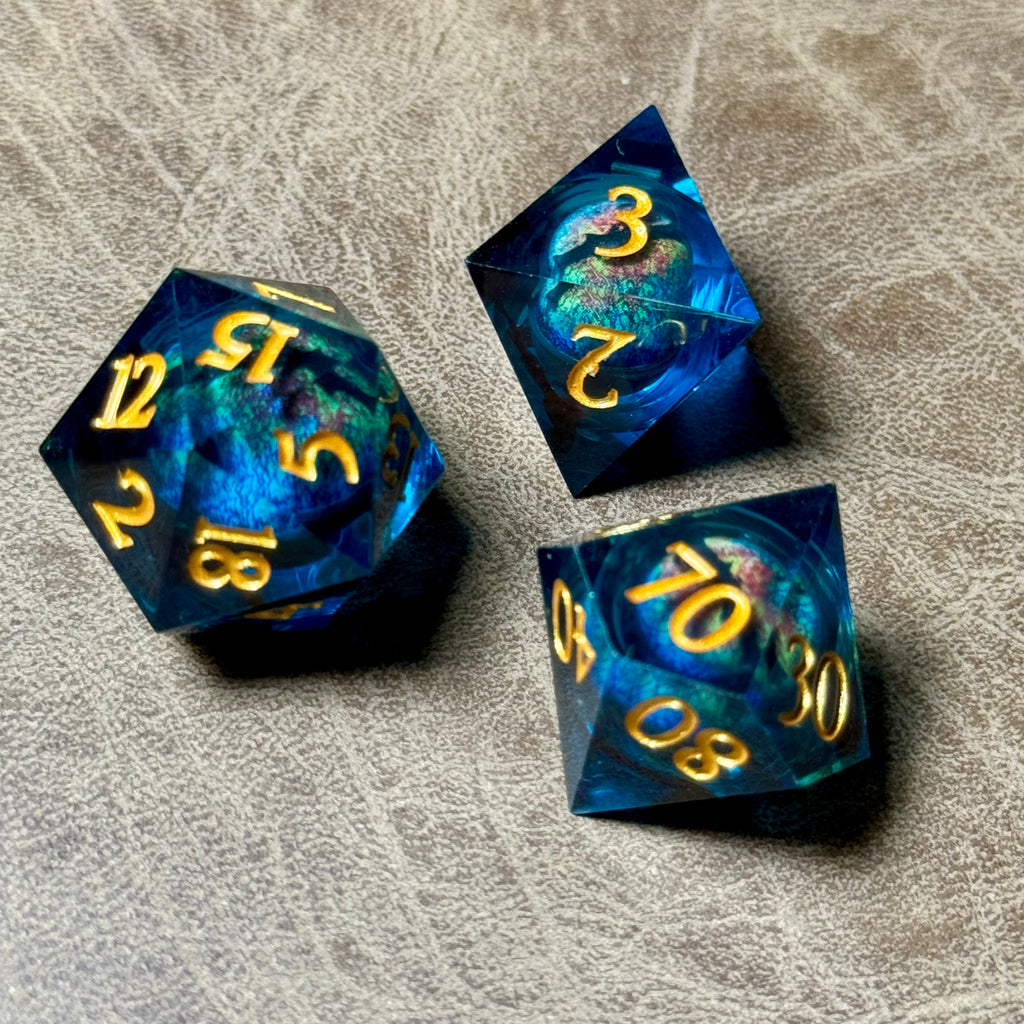 Regard du Dragon Astral – Ensemble de dés à cœur liquide