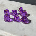 Éclats d'améthyste – Ensemble de dés en résine à bord diamant