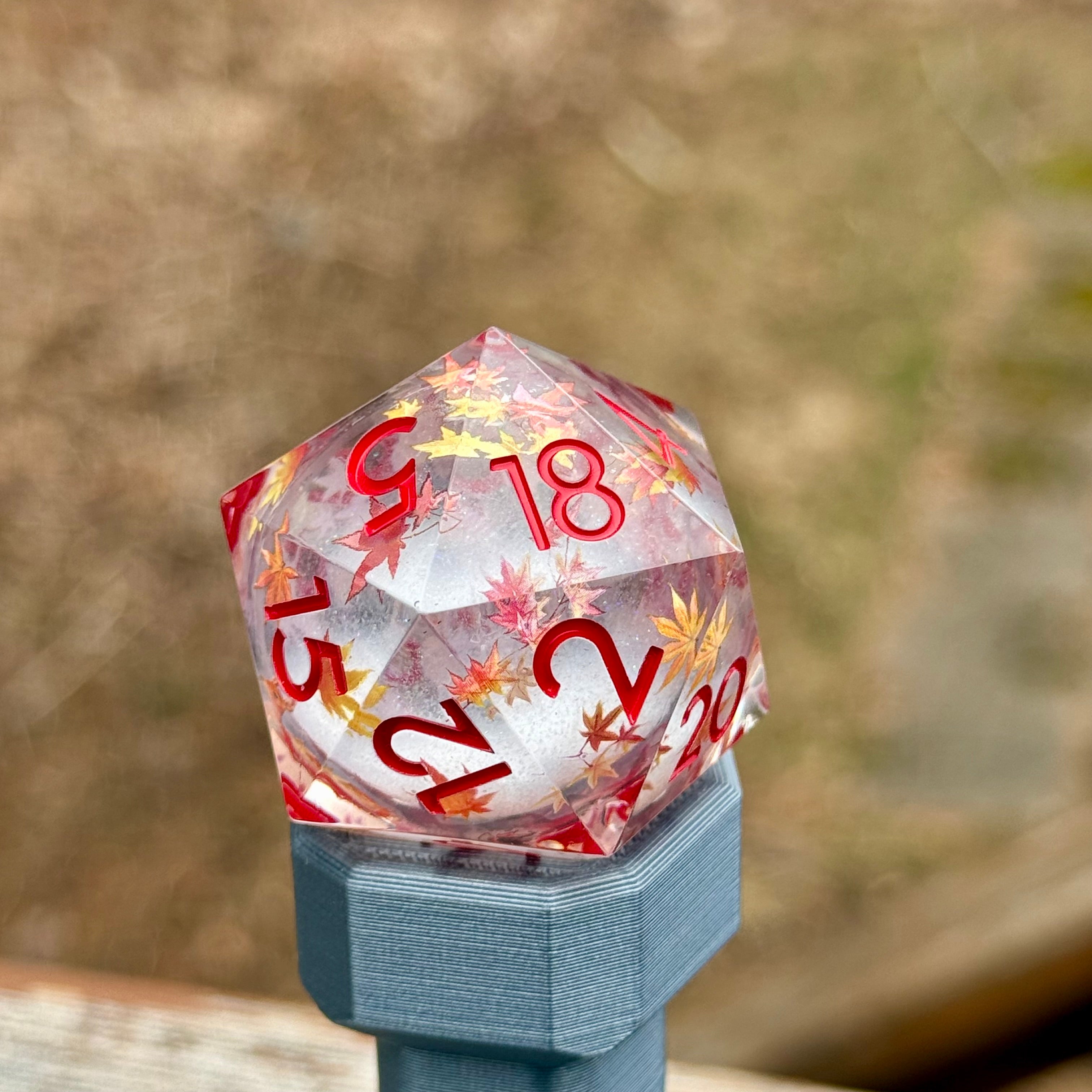 Maple Crown – Frostsilver – Jumbo D20 (33mm)