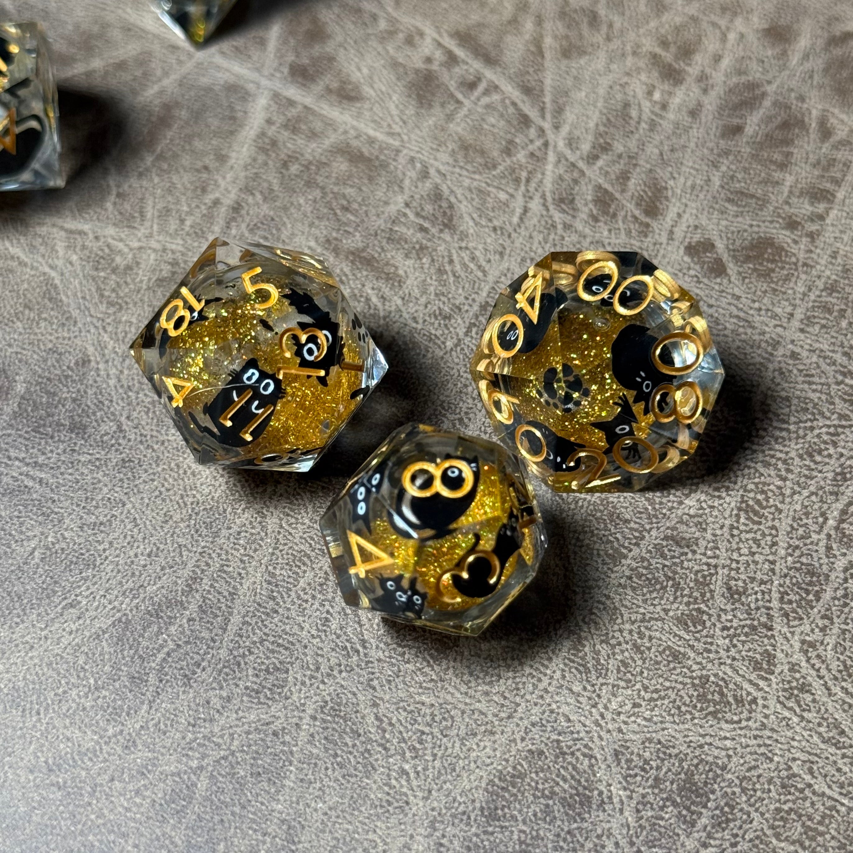 IceForge Dice Canada - Familiar Whiskers - Golden Hex – Liquid