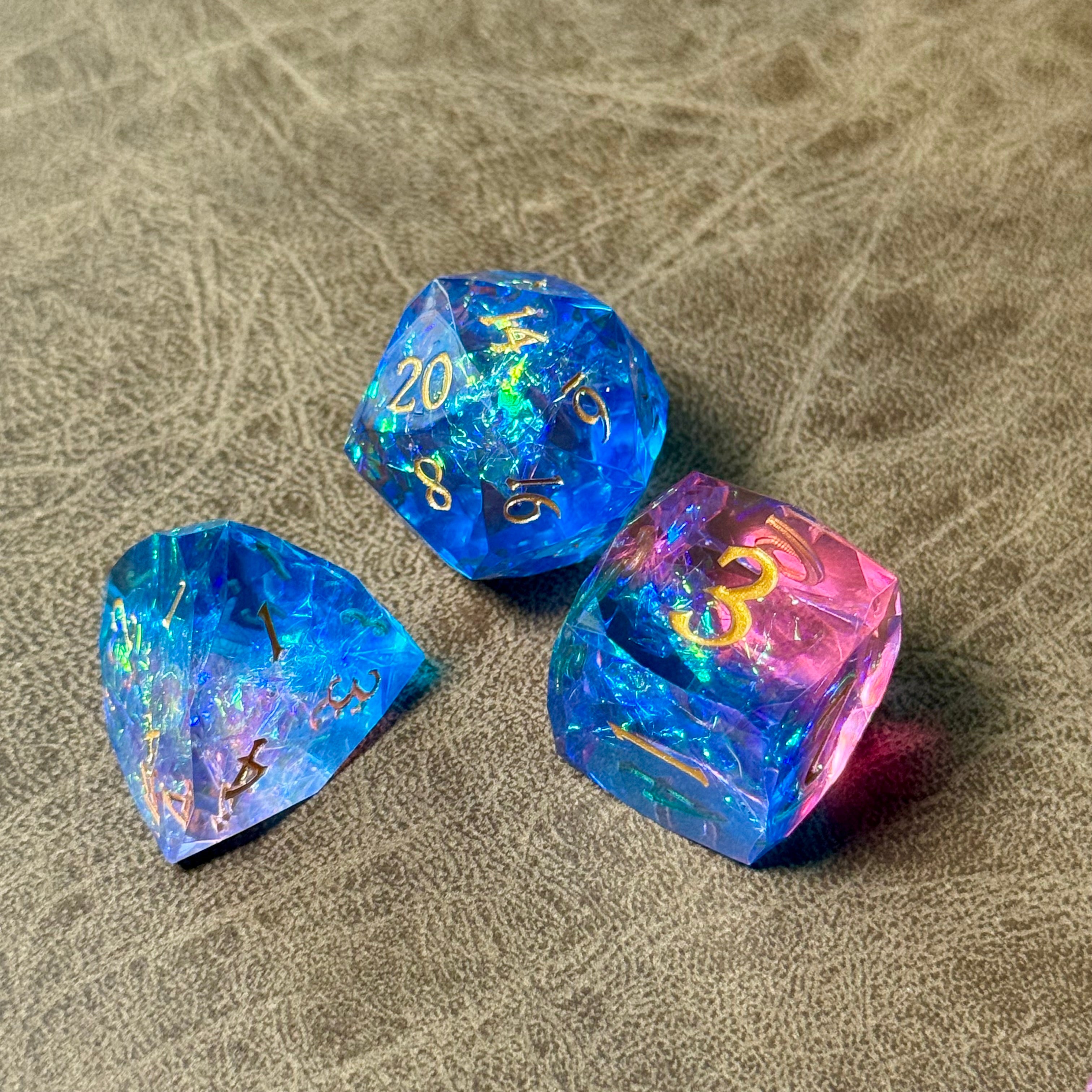 Radiant Heliosurge – Diamond-Edge Resin Dice Set