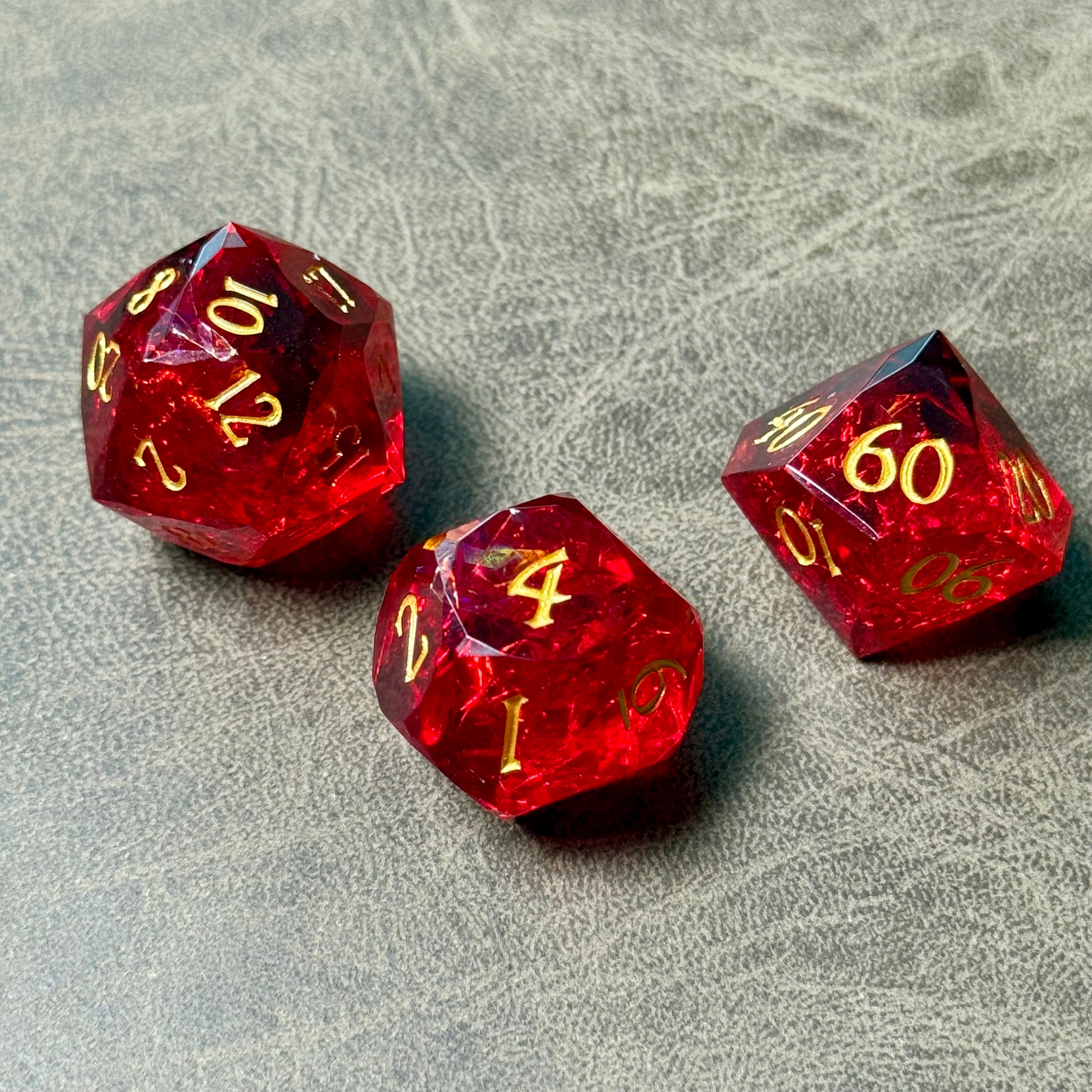 Crimsonheart – Diamond-Edge Resin Dice Set