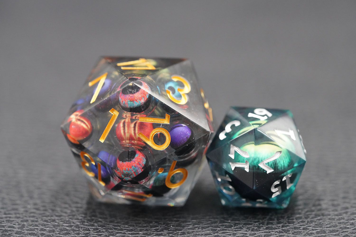 Council of Eyes Jumbo D20 (33mm)