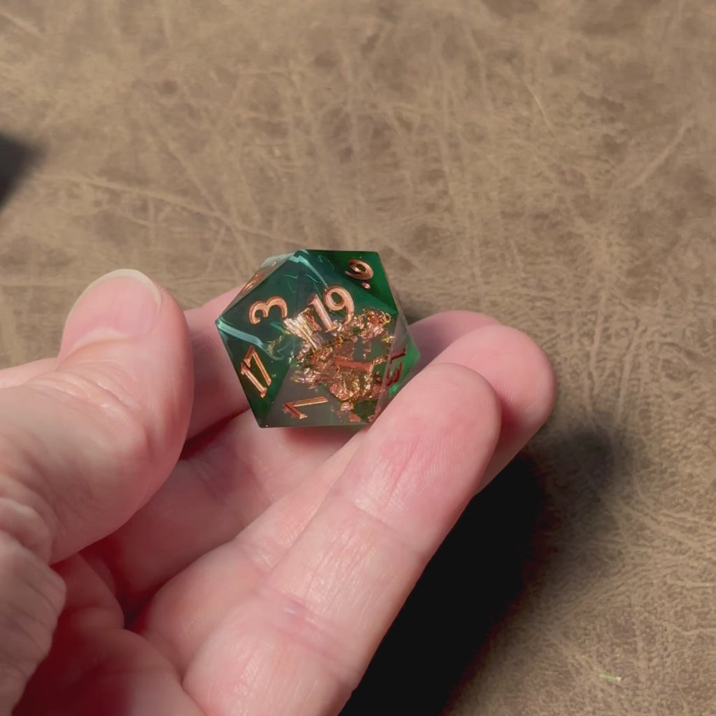 Marée dorée – Jeu de dés en résine à bords tranchants