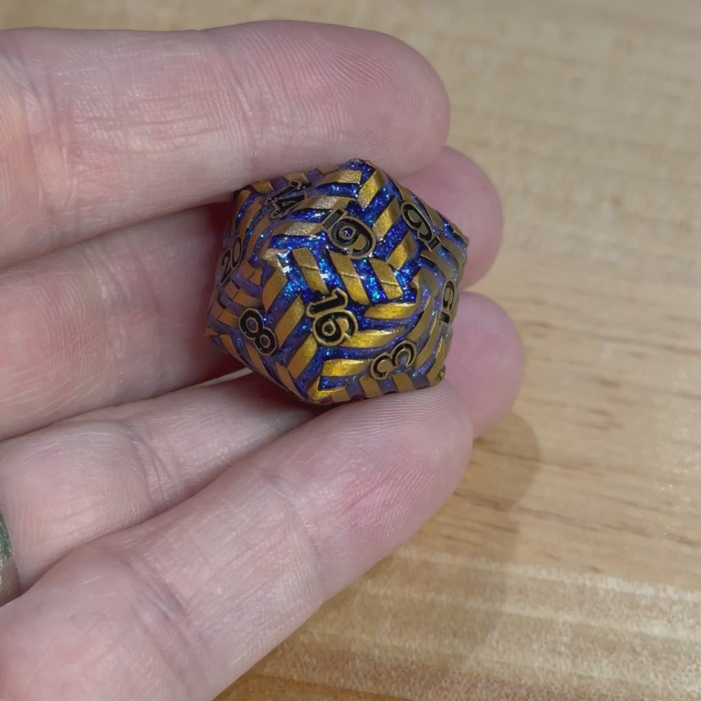 Abyssal Nightbraid – Gilded Maelstrom Metal Dice Set