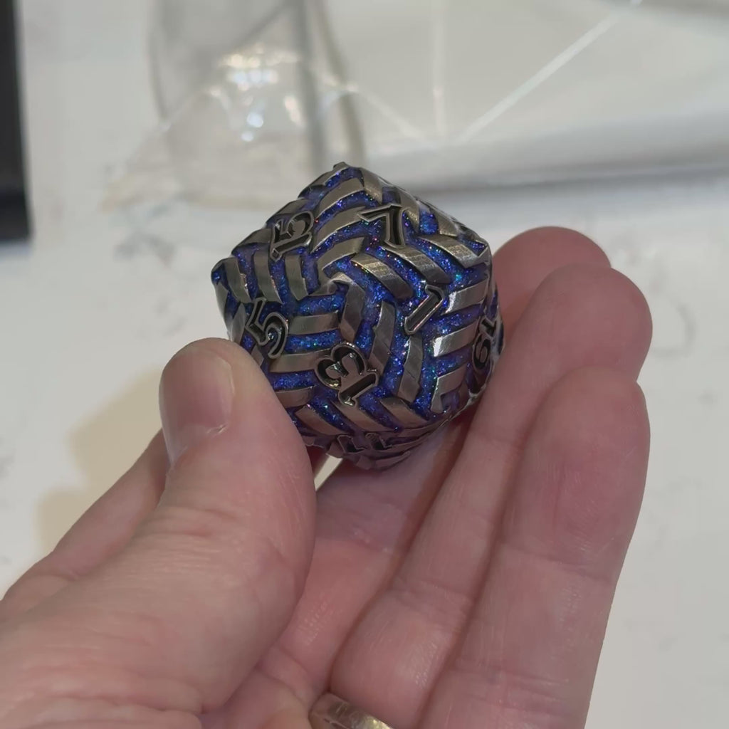 Abyssal Nightbraid – Silver Deepcoil (Jumbo D20)