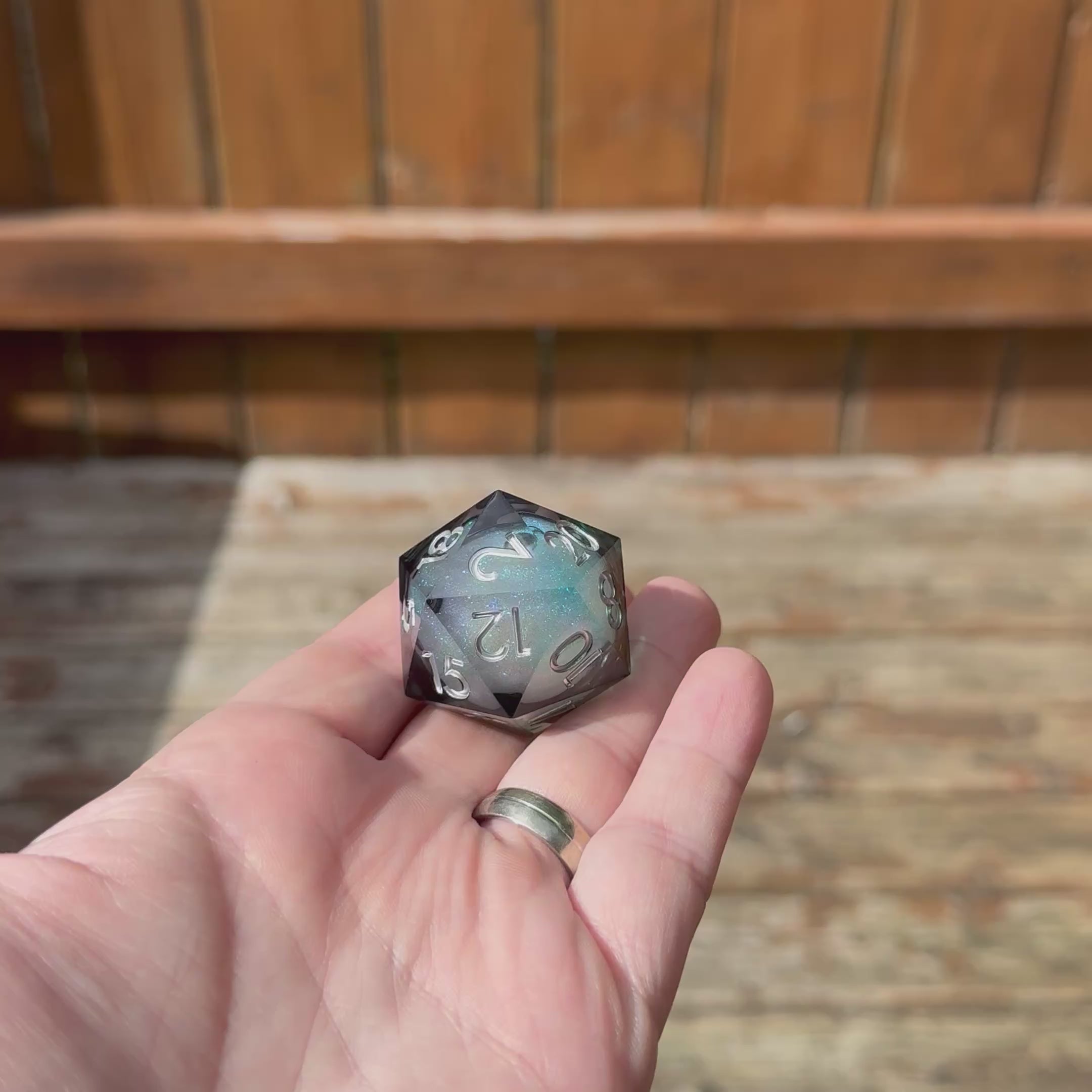 Glacierfall Colossus – Jumbo D20 (33mm)