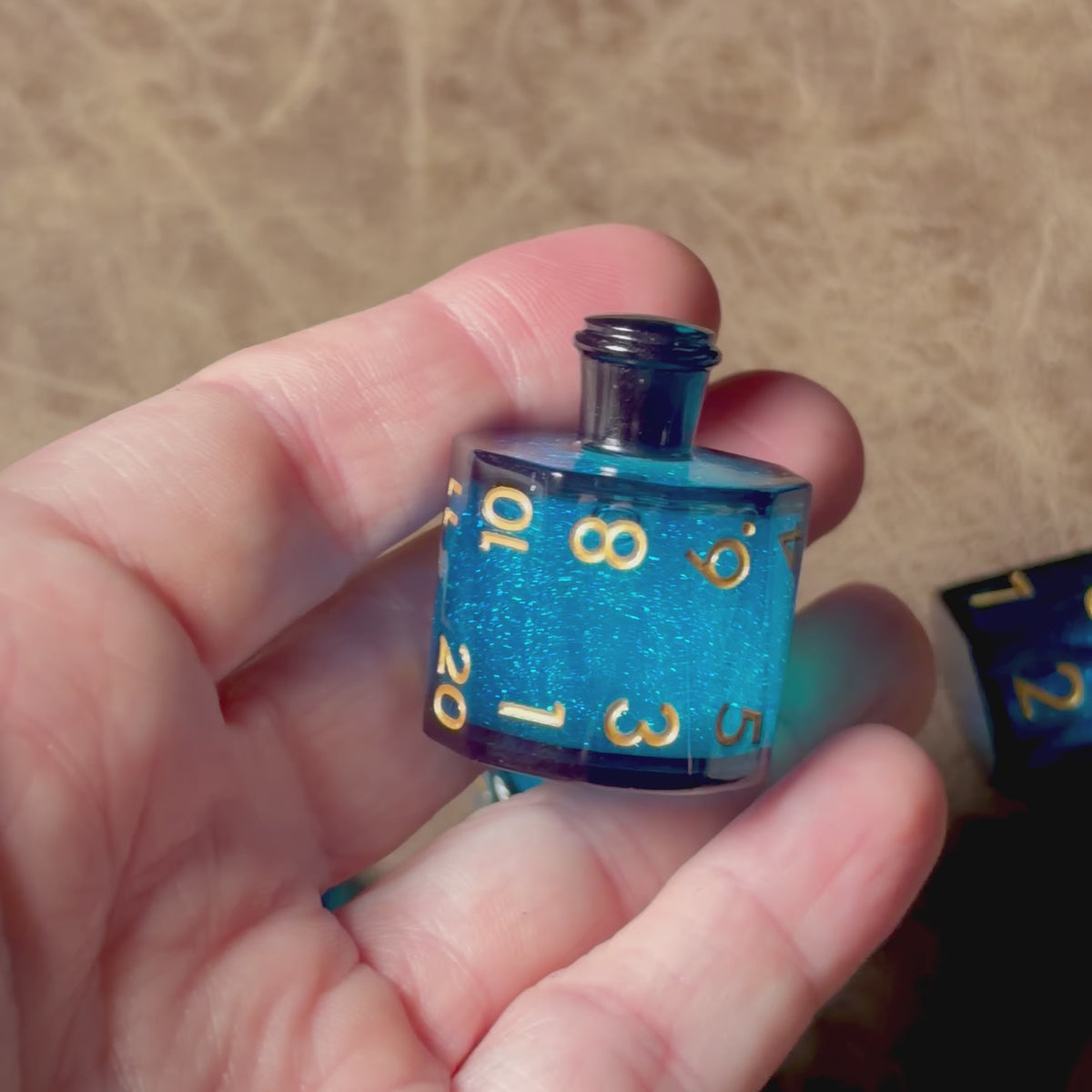 Potion de Verre des Abysses – Set de Dés à Cœur Liquide