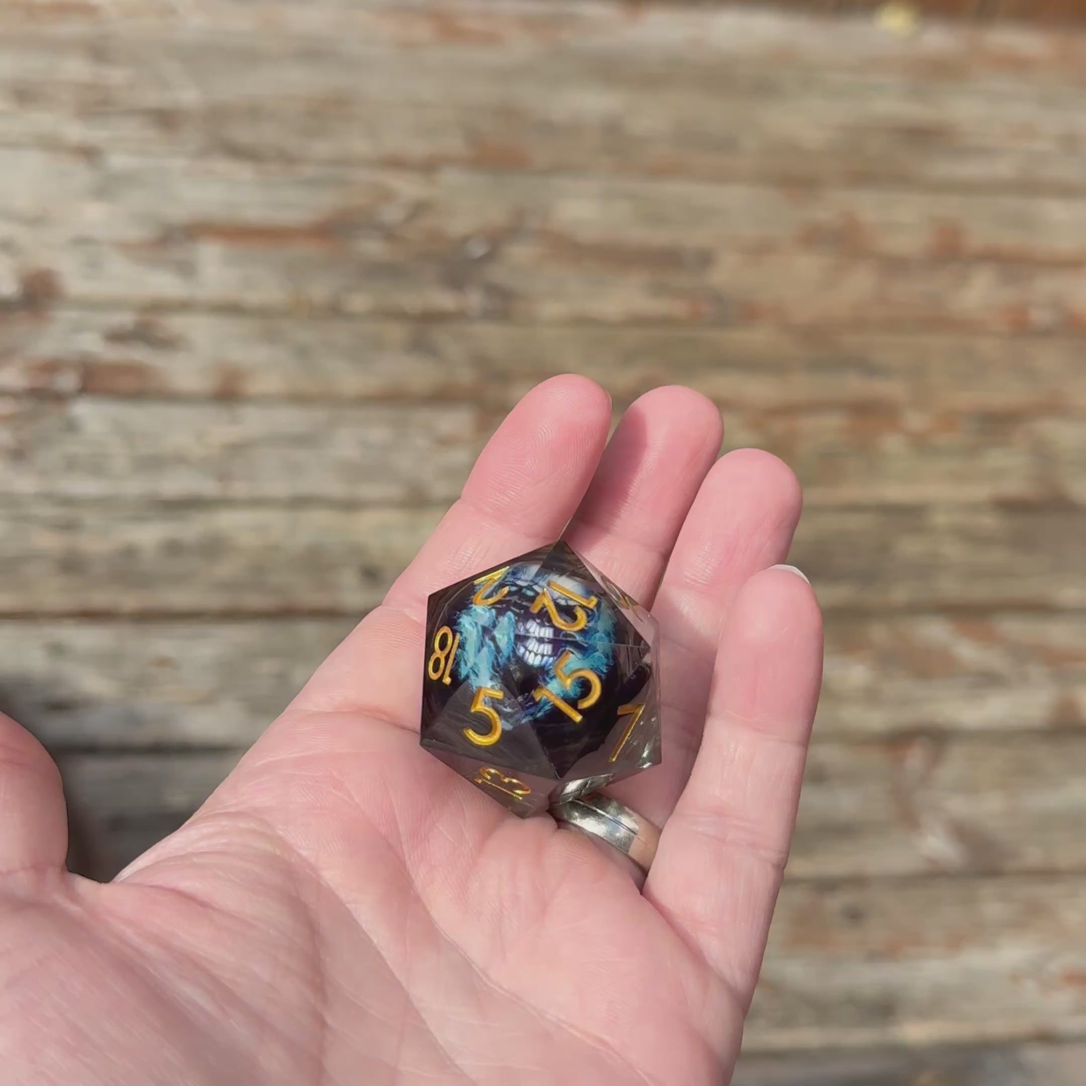 Frostfire Skull Colossus - Jumbo D20 (33mm)