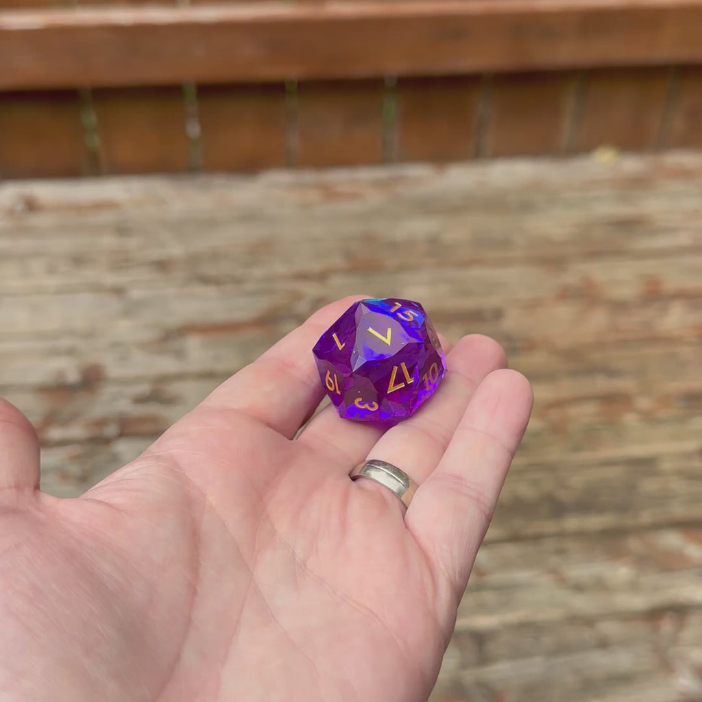 Amethyst Shards Colossus – Jumbo D20 (33mm)