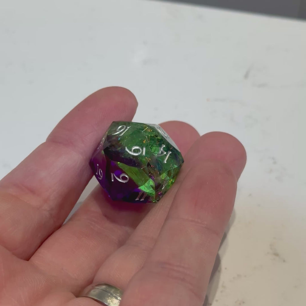 Prismflare Ametrine – Jeu de dés en résine à bords diamantés