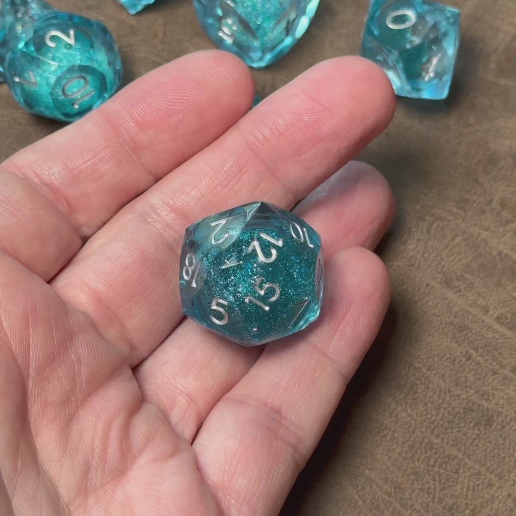 Glacier Tide – Diamond-Edge Liquid Core Dice Set